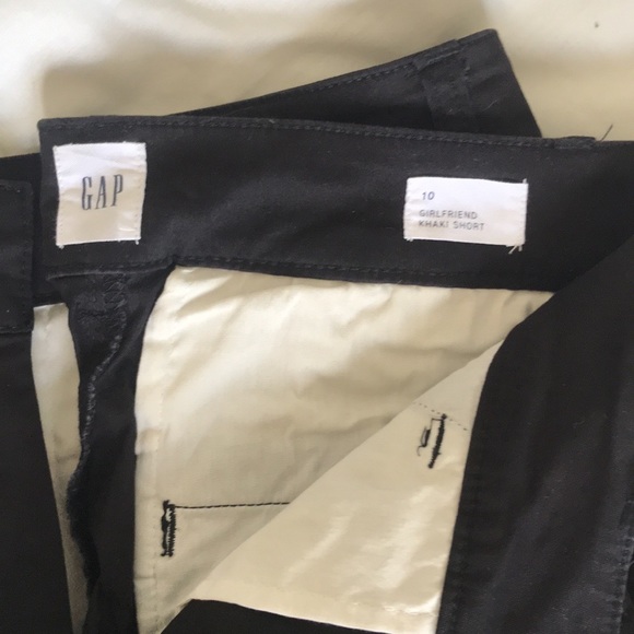 Gap Girlfriend Khaki Shorts - Picture 2 of 3